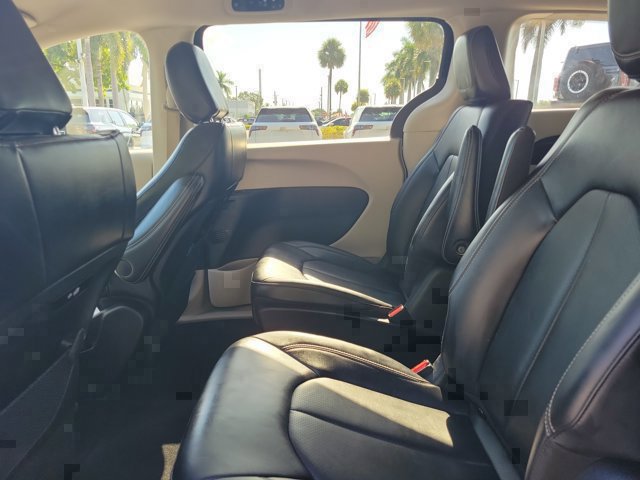 Used 2024 Chrysler Pacifica Limited FWD image 14