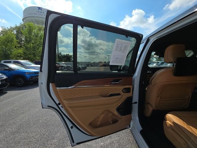 Used 2025 Jeep Grand Cherokee L Summit AWD/4WD image 18