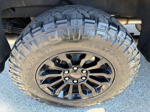 Used 2023 GMC Sierra 1500 AT4X image 17