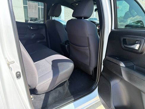 Used 2019 Toyota Tacoma TRD Off-Road w/ Technology Package AWD/4WD image 12