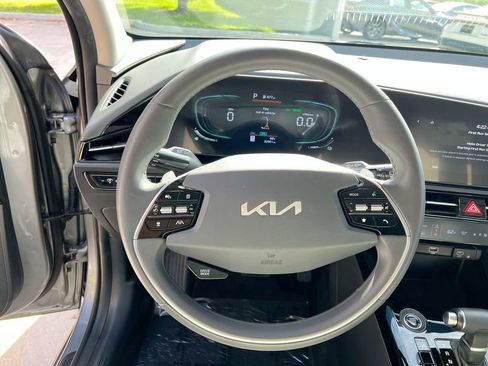 Used 2023 Kia Niro EX FWD image 13