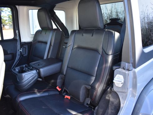 Used 2021 Jeep Wrangler Unlimited Rubicon image 31