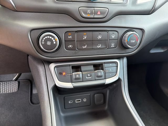 Used 2024 GMC Terrain SLE AWD/4WD image 19