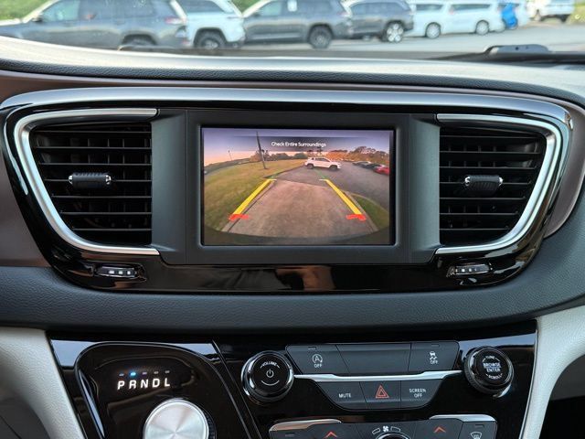 Used 2023 Chrysler Voyager LX FWD image 19