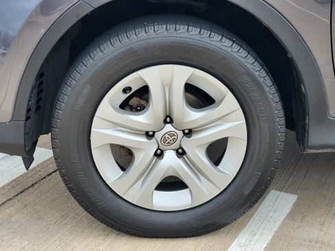 Used 2015 Toyota RAV4 LE image 10
