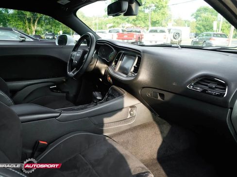Used 2015 Dodge Challenger SRT Hellcat image 31