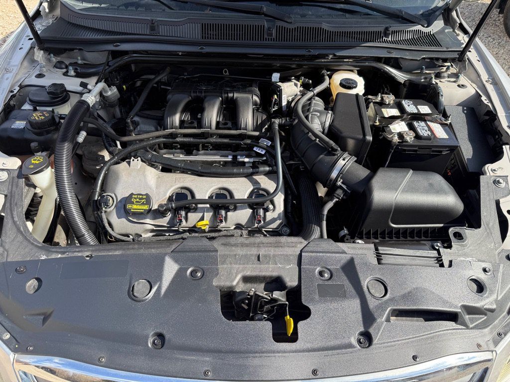 Used 2012 Ford Taurus SE FWD image 35