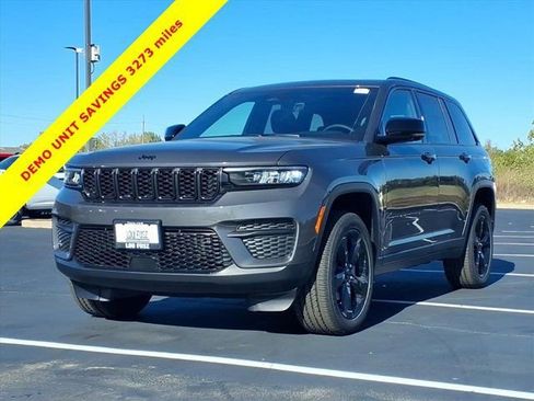 New 2025 Jeep Grand Cherokee Altitude image 2