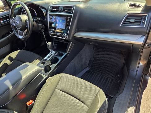 Used 2018 Subaru Outback 2.5i Premium AWD/4WD image 16