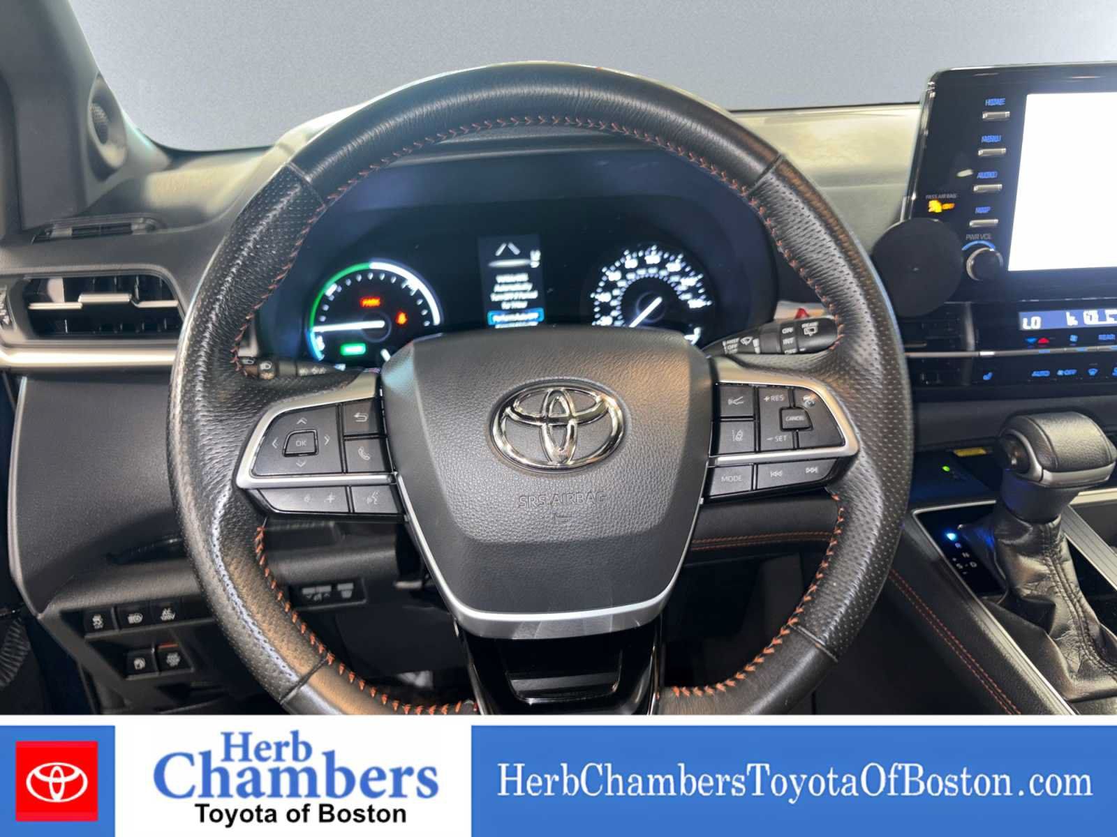 Used 2021 Toyota Sienna XSE w/ XSE Plus Package AWD/4WD image 5