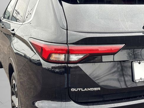 Used 2024 Mitsubishi Outlander SE image 11