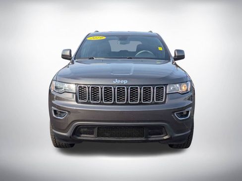 Used 2019 Jeep Grand Cherokee Laredo w/ 18" Wheel & 8.4" Radio Group AWD/4WD image 9