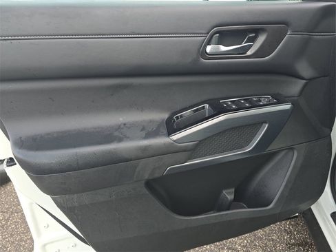 Used 2024 Nissan Pathfinder SL w/ SL Premium Package image 16