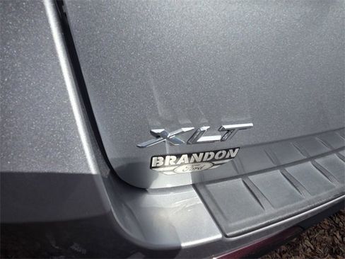 Used 2022 Ford Explorer XLT w/ Equipment Group 202A image 5