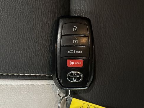 Used 2025 Toyota Camry SE FWD image 27