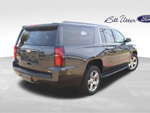 Used 2016 Chevrolet Suburban LT image 5