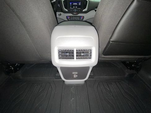 Used 2024 GMC Terrain SLE w/ Driver Convenience Package FWD image 28