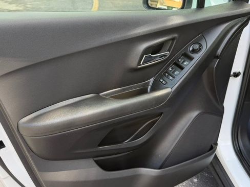 Used 2019 Chevrolet Trax LT w/ LPO, Protection Package AWD/4WD image 12