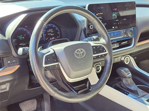 Used 2024 Toyota Grand Highlander Platinum image 11