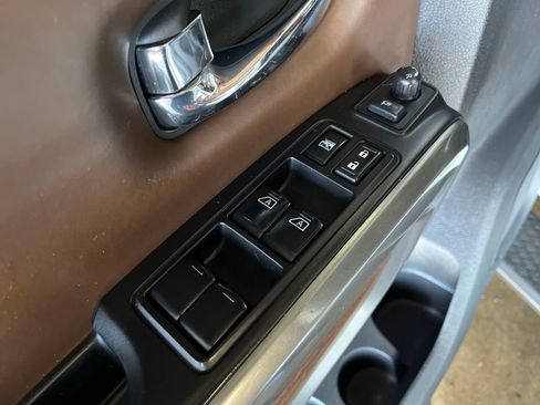 Used 2017 Nissan Titan Platinum Reserve AWD/4WD image 14