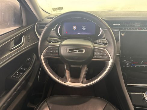 Used 2022 Jeep Grand Cherokee Limited RWD image 11