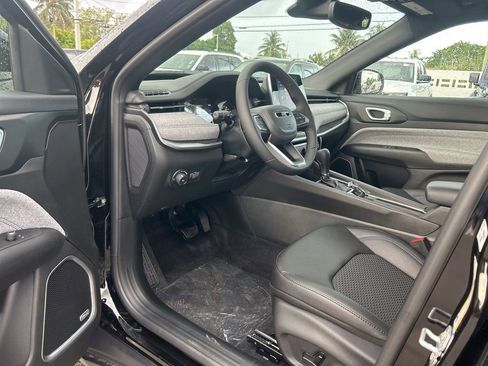 New 2025 Jeep Compass Latitude w/ Sun & Sound Group image 9