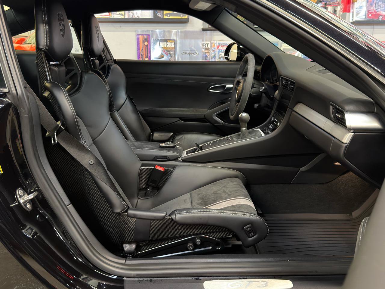 Used 2018 Porsche 911 GT3 RWD image 19