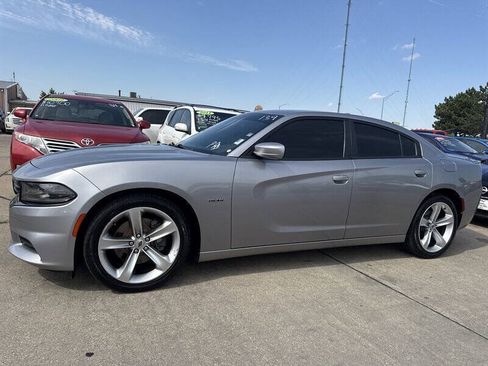 Used 2018 Dodge Charger R/T RWD image 2