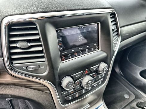 Used 2021 Jeep Grand Cherokee Laredo w/ Security & Convenience Group RWD image 28