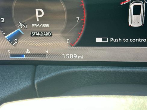 Used 2025 Nissan Armada SL image 19