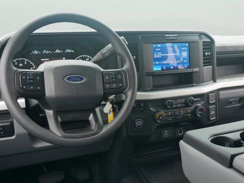 New 2025 Ford F250 XL w/ XL Chrome Package RWD image 23