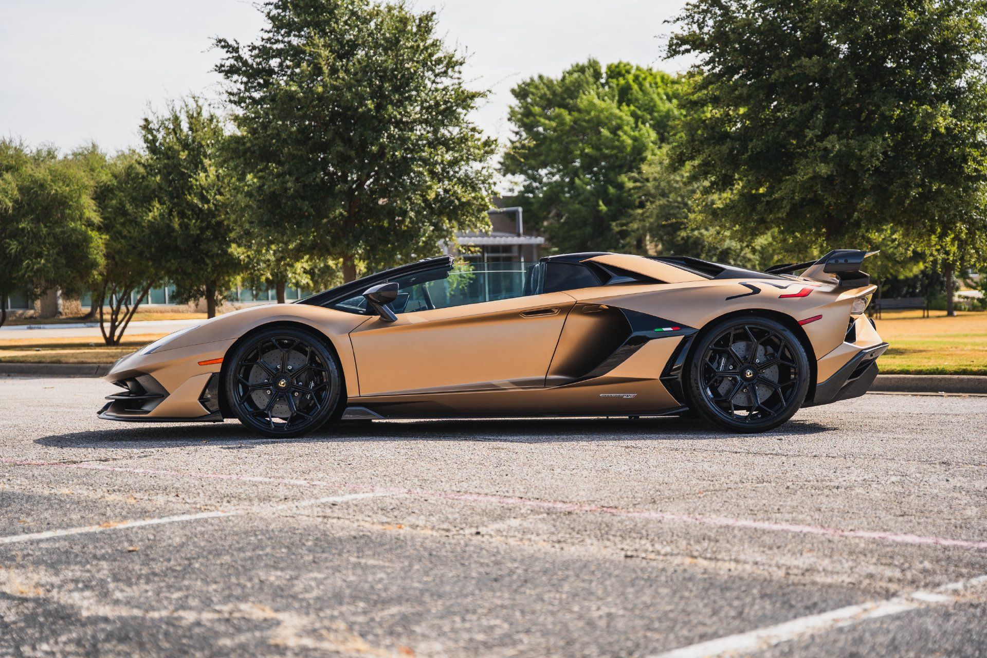 Used 2021 Lamborghini Aventador SVJ AWD/4WD image 36