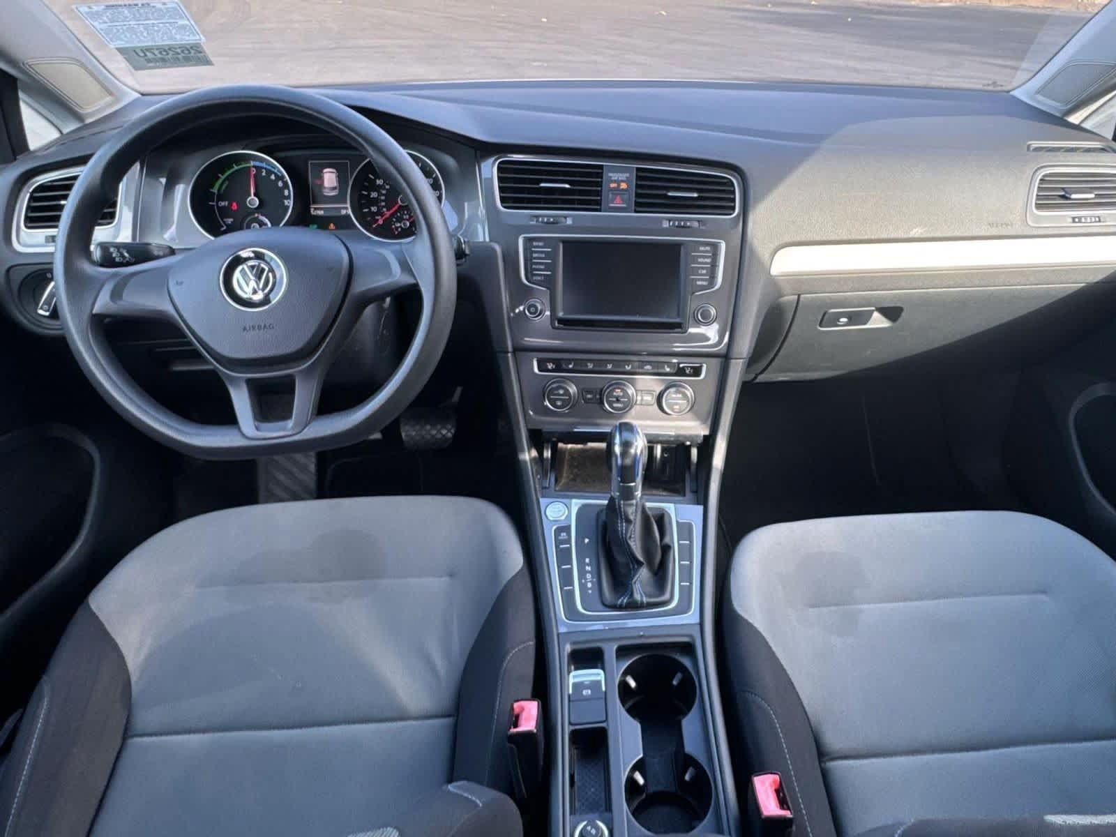 Used 2016 Volkswagen e-Golf SE w/ DC Fast Charging Package FWD image 5