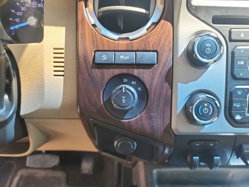 Used 2014 Ford F250 Lariat w/ Lariat Interior Package image 33