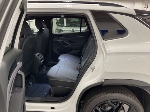 New 2026 Volkswagen Tiguan SE R-Line image 10