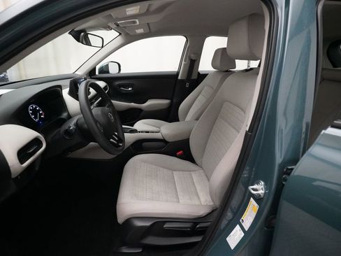 Certified 2025 Honda HR-V LX image 6