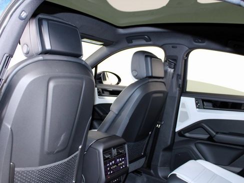 New 2025 Porsche Cayenne Coupe image 20