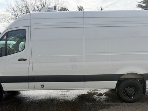 Used 2024 Mercedes-Benz Sprinter 2500 image 15