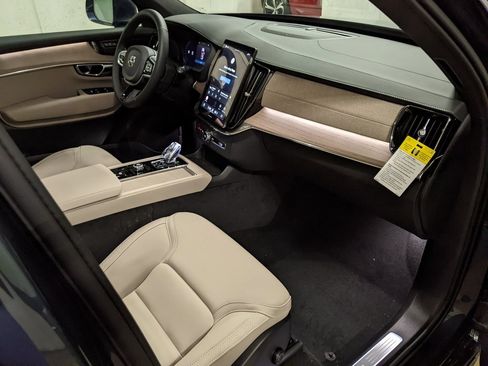 New 2026 Volvo XC90 B6 Plus w/ Protection Package Premier image 21