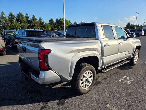 Used 2024 Toyota Tacoma SR5 AWD/4WD image 16