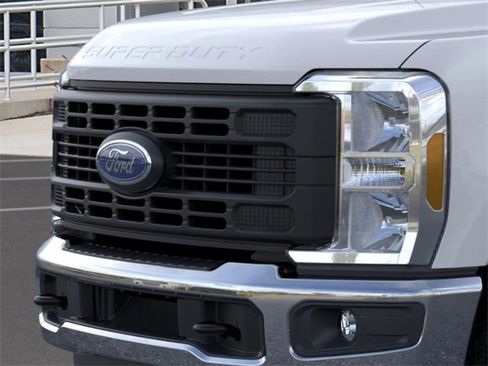 New 2026 Ford F350 XL w/ XL Chrome Package image 32