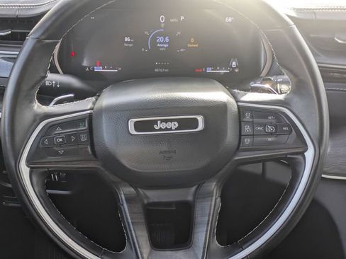 Used 2022 Jeep Grand Cherokee Limited image 13