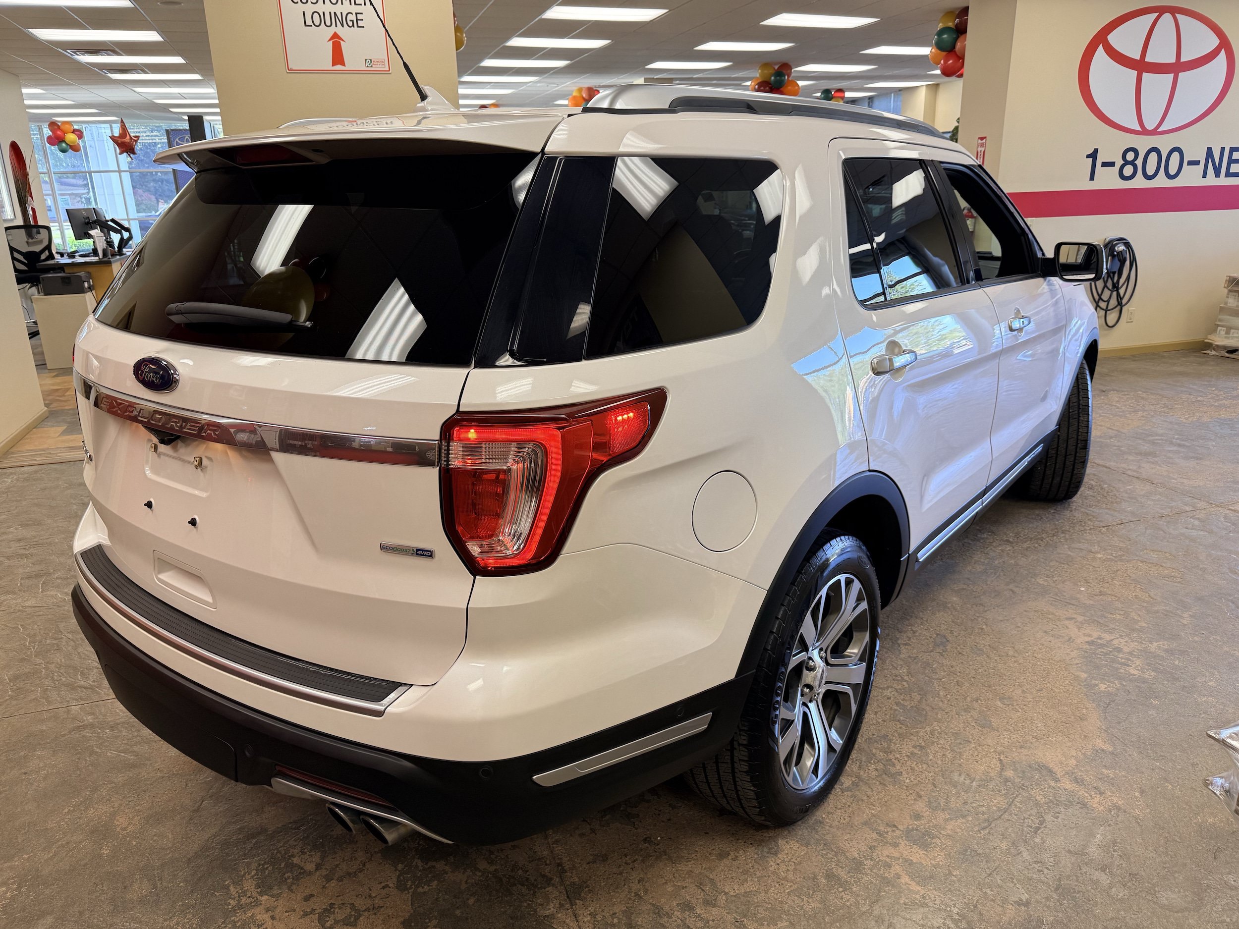 Used 2018 Ford Explorer Platinum AWD/4WD image 38
