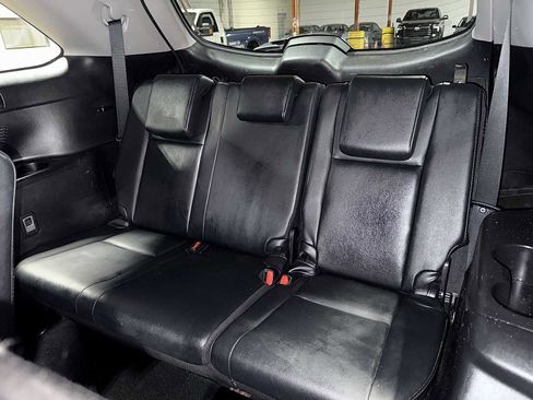 Used 2019 Toyota Highlander XLE image 18