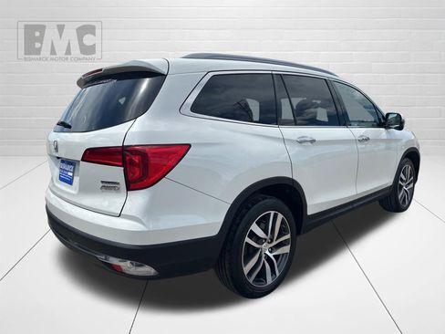 Used 2018 Honda Pilot Touring image 3