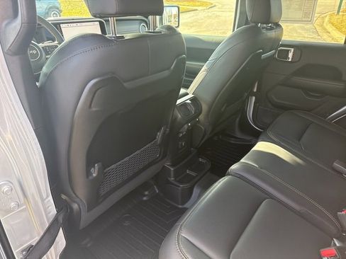 Certified 2024 Jeep Wrangler Sahara w/ Technology Group image 15