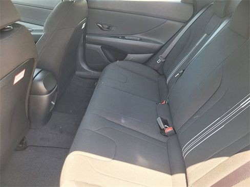 New 2025 Hyundai Elantra SEL image 9