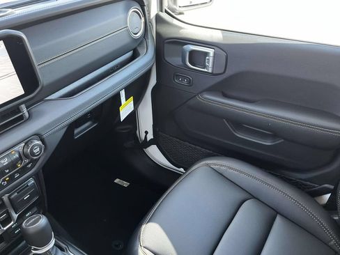 New 2026 Jeep Gladiator Sport AWD/4WD image 19