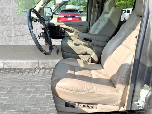 Used 2011 GMC Savana 1500 RWD image 4