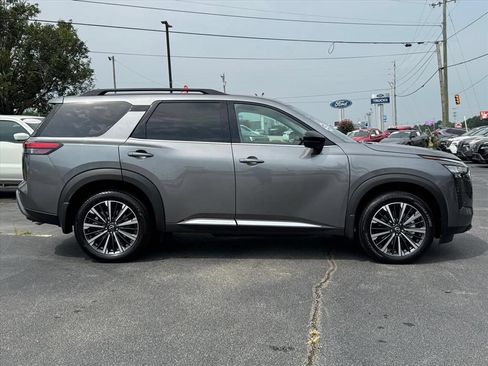Certified 2026 Nissan Pathfinder Platinum FWD image 2
